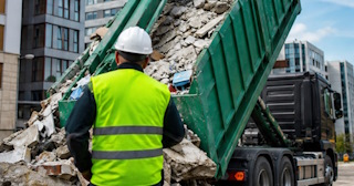 Вывоз строительного мусора в Братске: услуги лицензированной компании — ПроМусор